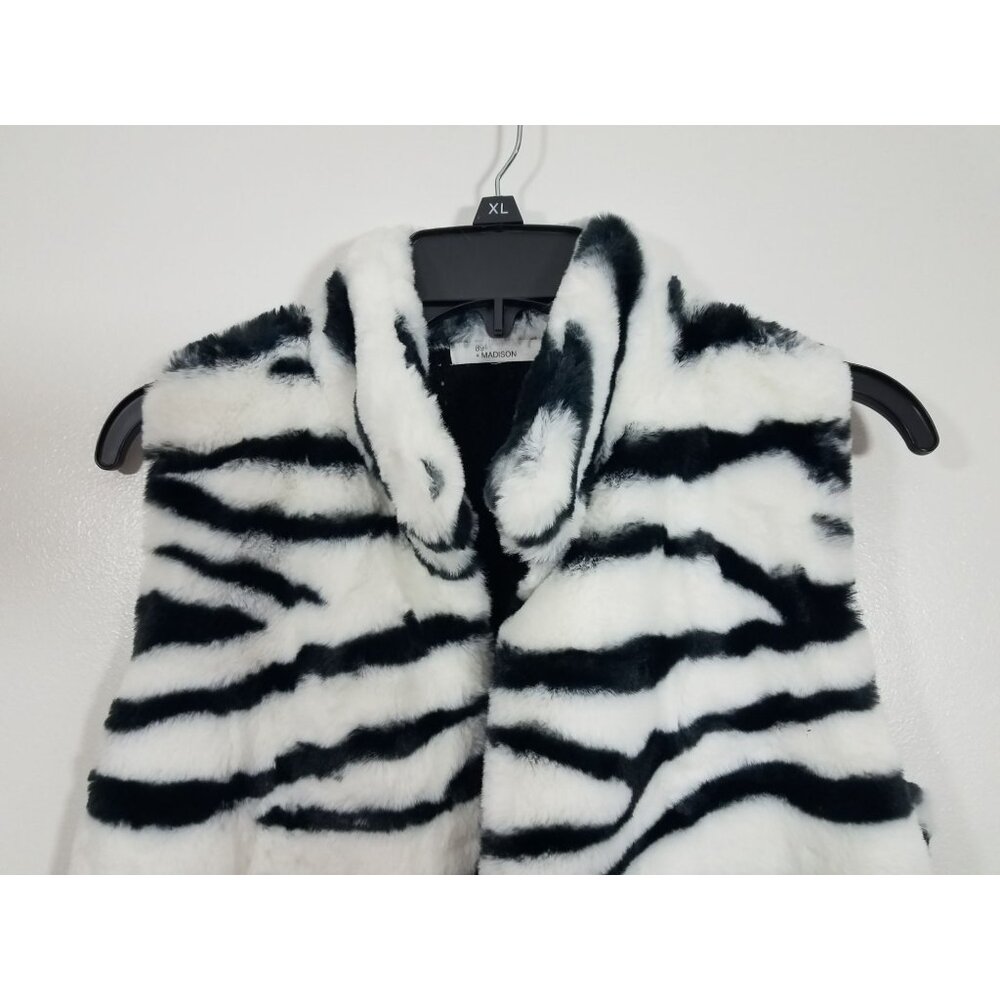 89&Madison Zebra Print Faux Fur Vest Black White Medium - Picture 2 of 8